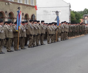 Wojskowa parada w Międzyrzeczu. 