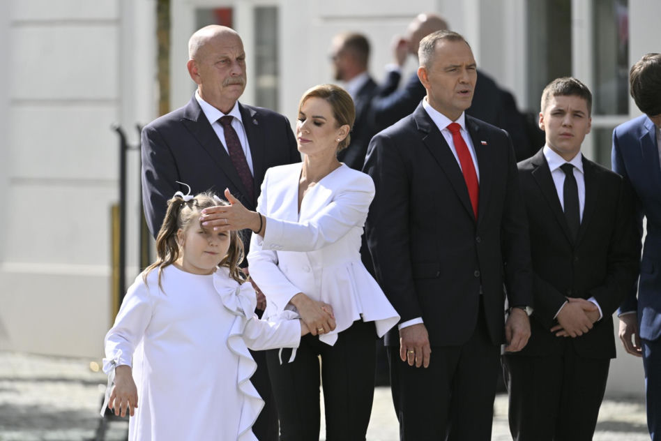  Kasia Nawrocka na biało czekała na rodziców 