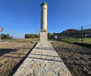 Kolumna z 1843 roku stanęła na drodze obwodnicy. Kryła historię zburzonego kościoła