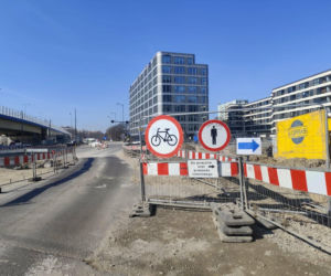 W Krakowie rowerzystka zginęła pod kołami ciężarówki. Zaskakująca decyzja w sprawie kierowcy