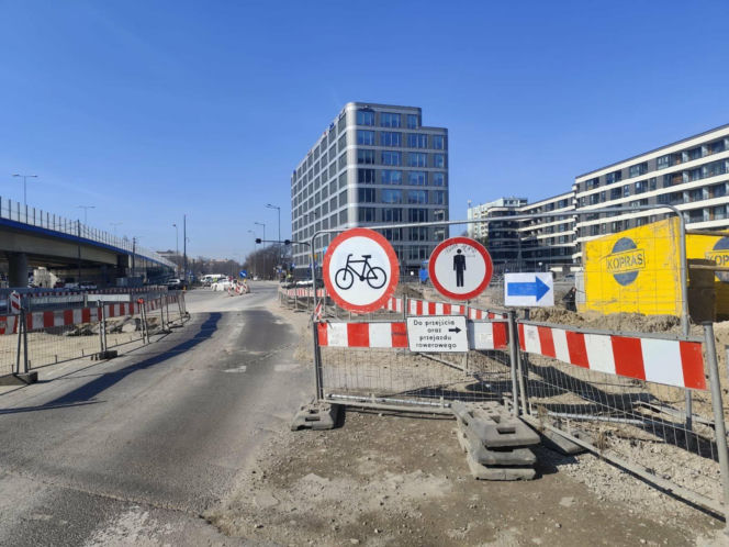 W Krakowie rowerzystka zginęła pod kołami ciężarówki. Zaskakująca decyzja w sprawie kierowcy