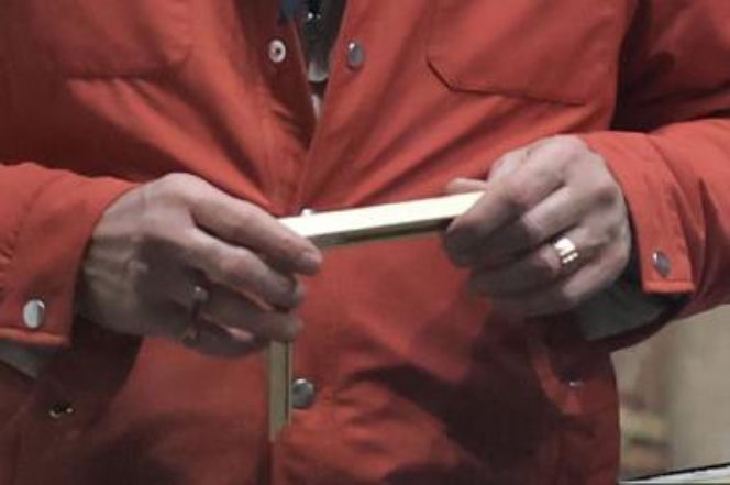 Paweł Wilczak szuka złota w w lombardzie