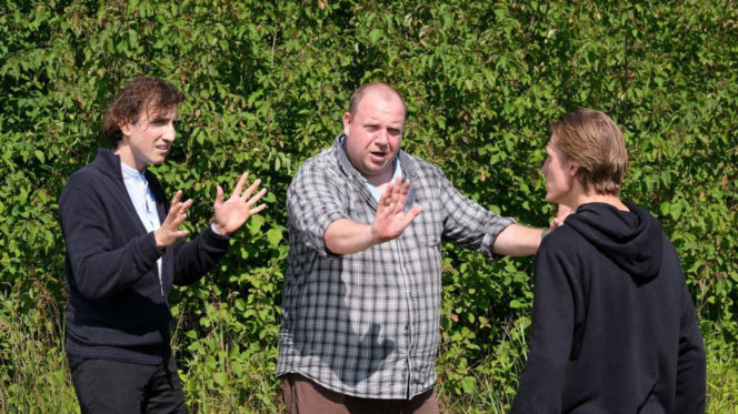 M jak miłość odc. 1894. Tadeusz (Bartłomiej Nowosielski), ksiądz Grzegorz (Paweł Janyst), Krystian (Hubert Czajka)