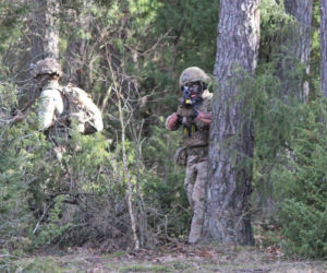 Brytyjscy żołnierze, ćwiczenia na poligonie