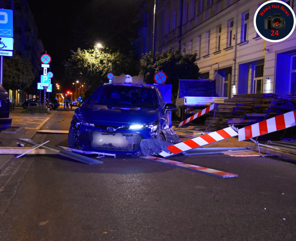 Warszawa. Śmiertelny wypadek w Śródmieściu. Taksówkarz nie żyje, dwie rowerzystki w szpitalu