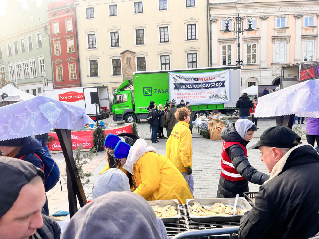 XXVII Wiglia dla Osób Bezdomnych i Potrzebujących Jana Kościuszko ponownie na Rynku Głównym w Krakowie 