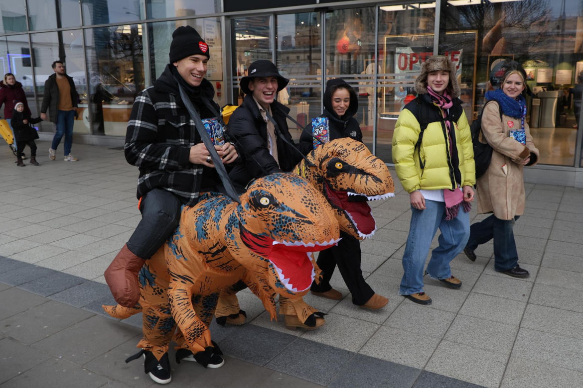 Warszawa. Wolontariusze WOŚP w centrum Warszawy