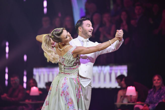 Emilia Komarnicka i Stefano Terrazzino zatańczyli eleganckiego foxtrota.