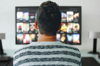Dłuższe reklamy w telewizji. Będą mogli przerwać mecz! Limity zostały zniesione 