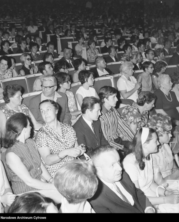 QUIZ PRL. Pałac Kultury i Nauki w Warszawie. Zmierz się z historią dziarskiego 70-latka? 