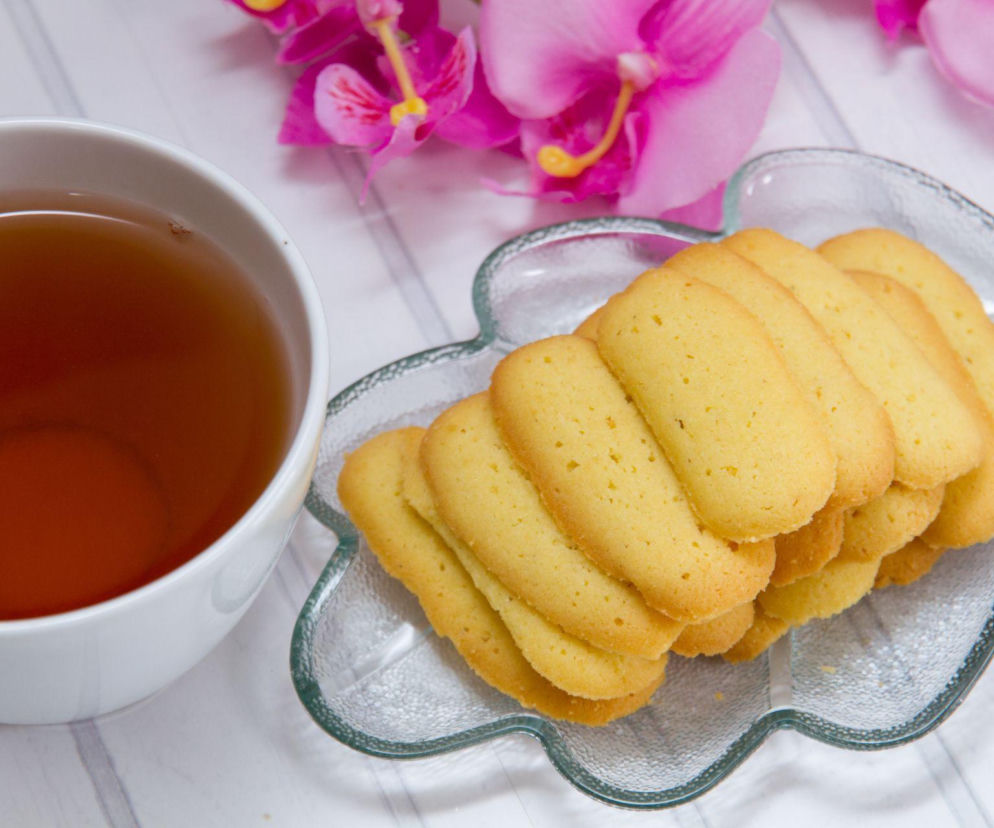 Co zrobić z białek? Biszkopciki Kocie języczki! Tylko 30 minut  i 4 składniki!