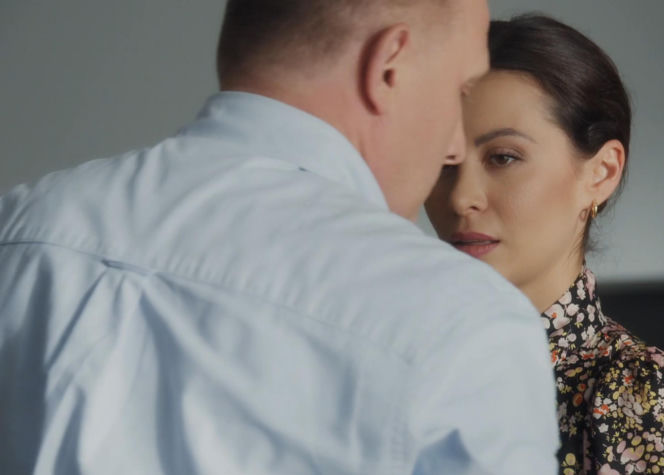 M jak miłość. Joanna (Dominika Sakowicz), Artur Rogowski (Robert Moskwa)