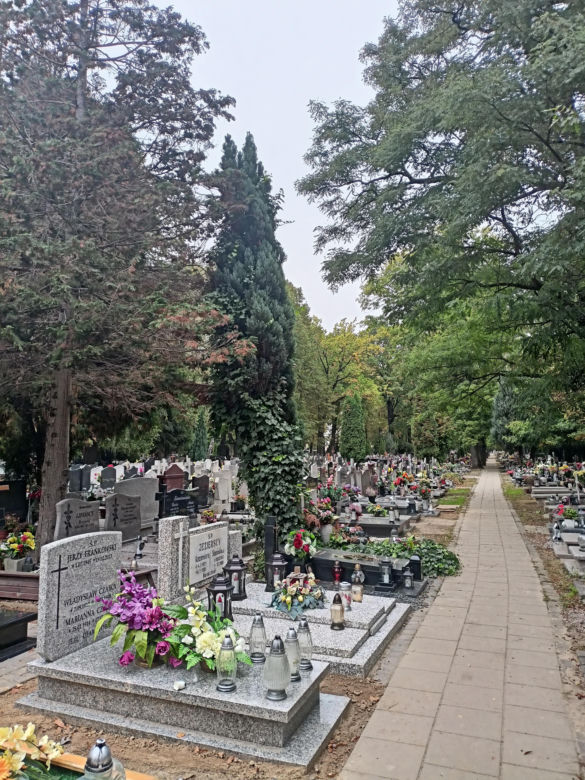 Ceny zniczy i wiązanek. Cmentarz Winiarski - Piątkowo Poznań