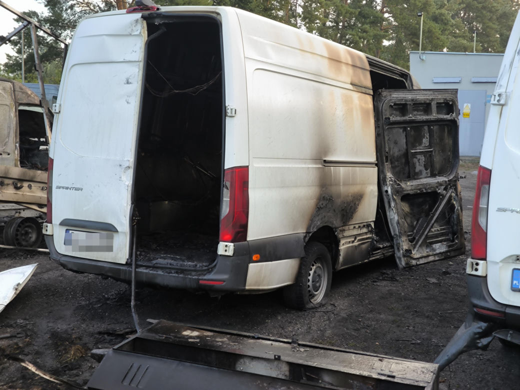 Spalone busy przy ulicy Usługowej w Lesznie