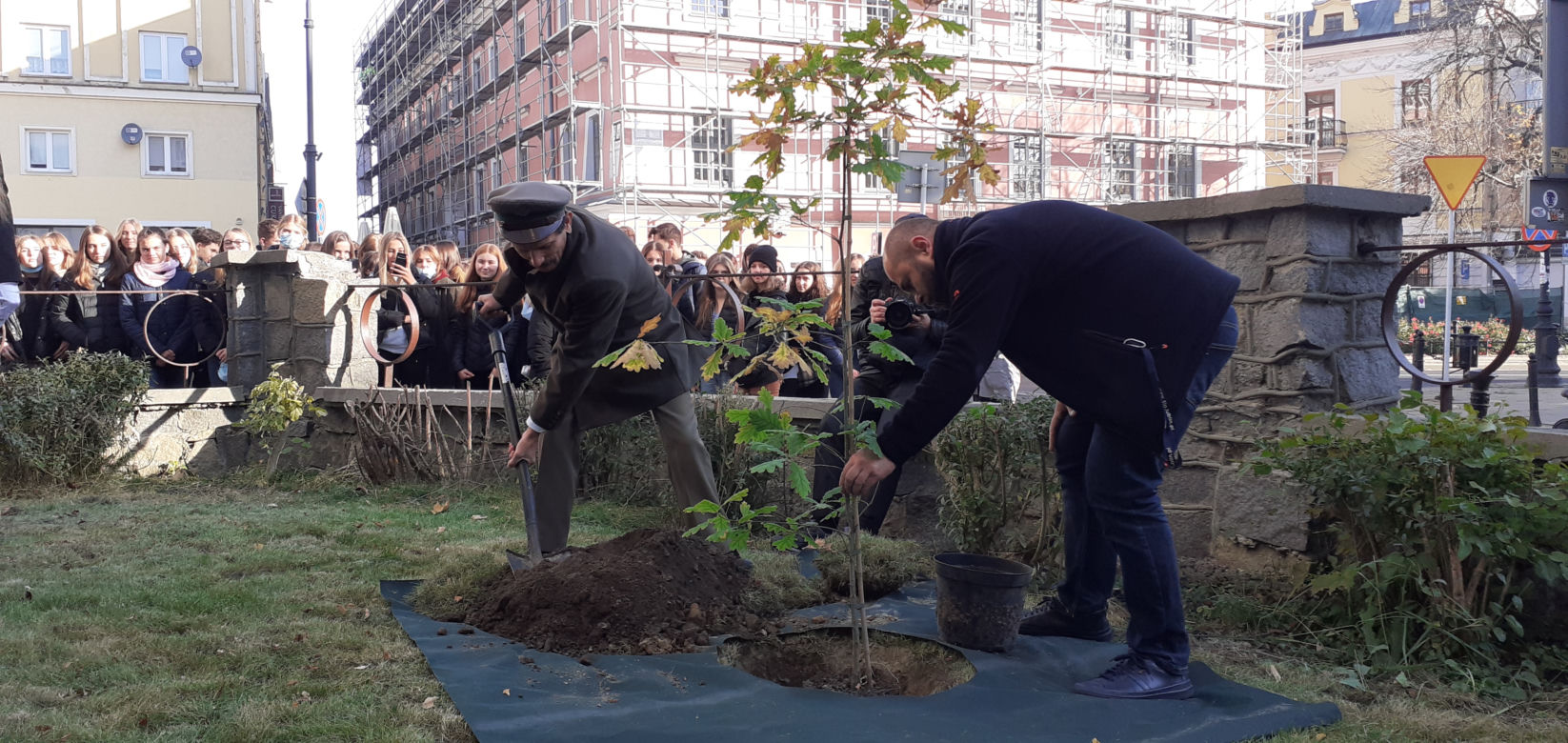 Zostawili listy potomnym i zasadzili drzewo. Święto Drzewa w Lublinie [GALERIA]