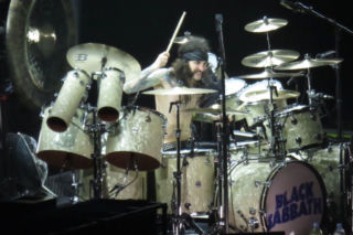 Dlaczego perkusista Tommy Clufetos nie zagrał na albumie 13 Black Sabbath? Kluczowe okazało się zdanie producenta 