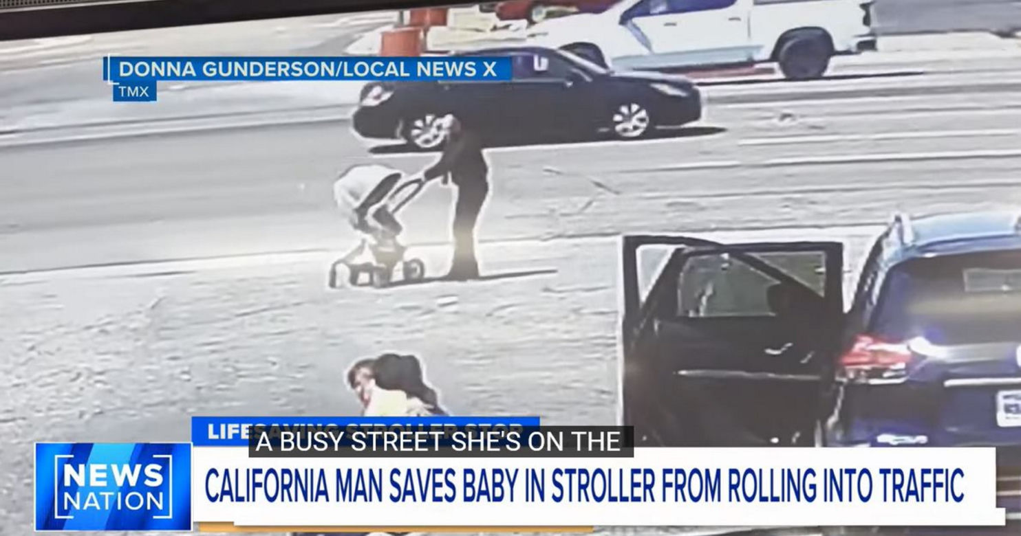 Wózek z dzieckiem staczał się prosto na szosę! Zobacz szokujące zakończenie. WIDEO