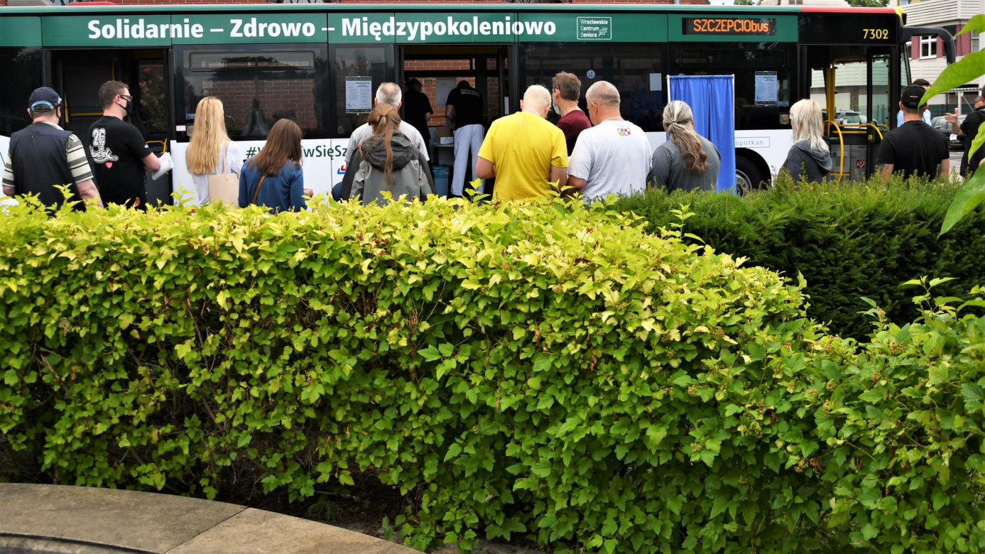 We wrocławskim SZCZEPCIObusie zaszczepiło się już ponad 13 tys. osób
