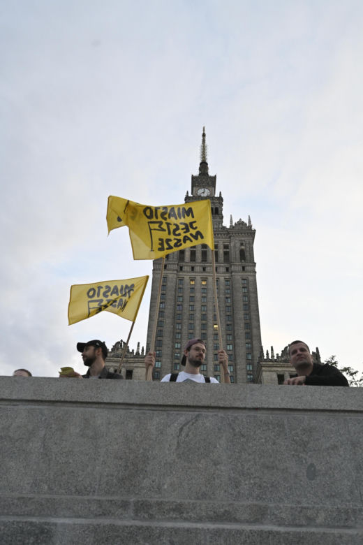 Przeszli przez Warszawę w piżamach i kapciach. Krzyczeli "Chcemy spać!"