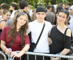 Fani w upale czekają na koncert The Weeknd. Tłumy w Warszawie