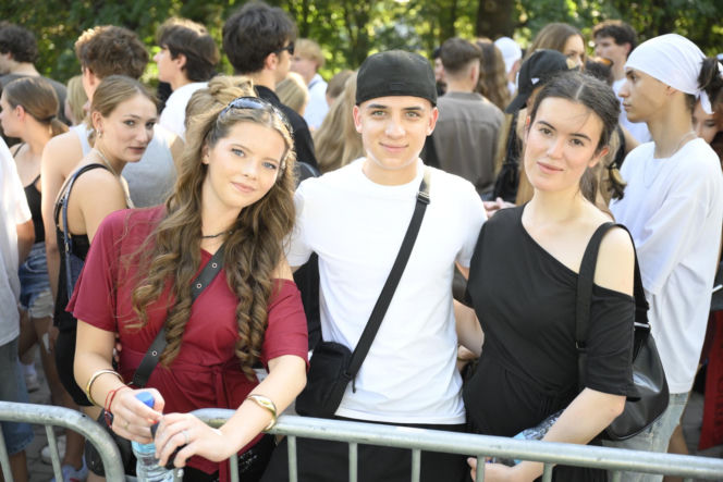 Fani w upale czekają na koncert The Weeknd. Tłumy w Warszawie