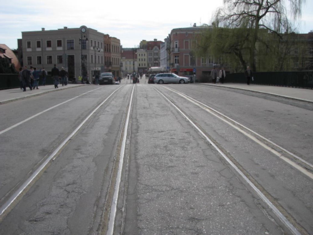 Rok 2014, stare torowisko tramwajowe przed demontażem 