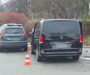 Wypadek karawanu wiozącego trumnę z ciałem. Szok w Warszawie