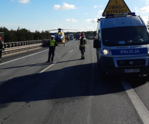 Poważny wypadek na s10 koło Torunia. Auto wyrzucone ze skarpy!