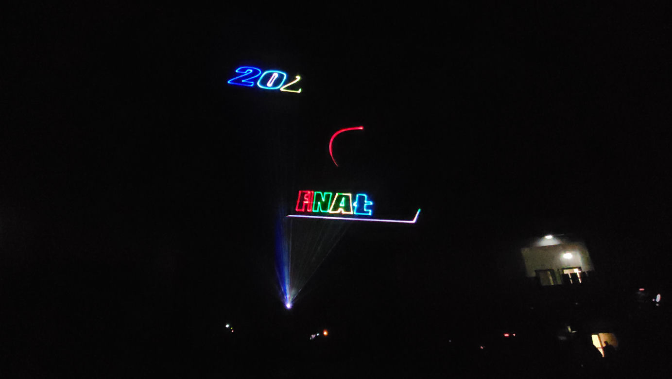 Finał WOŚP w Olsztynie. Pokaz laserowy podczas „Światełka do nieba” zachwycił wszystkich [ZDJĘCIA]