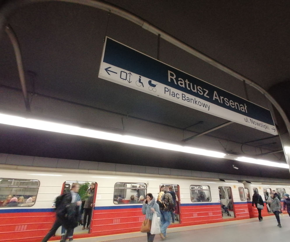 Warszawa: Duże zmiany w komunikacji. Trzaskowski uruchamia nocne metro, będą dodatkowe kursy