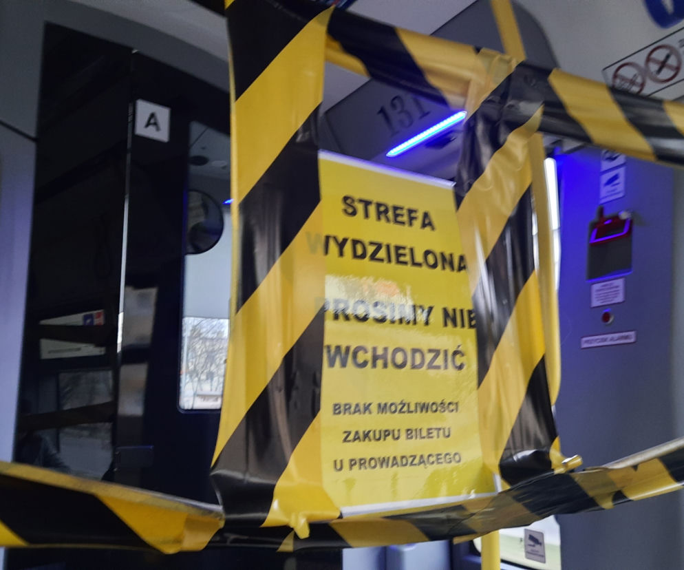 Kiedy znikną taśmy odgradzające pasażerów od kierowców?