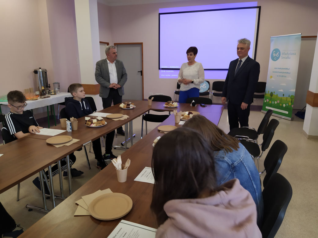 Zdjęcia z podsumowania projektu ekologicznego w Zespole Szkół w Przesmykach pt. "Młodzieżowa Akcja na Rzecz Środowiska"