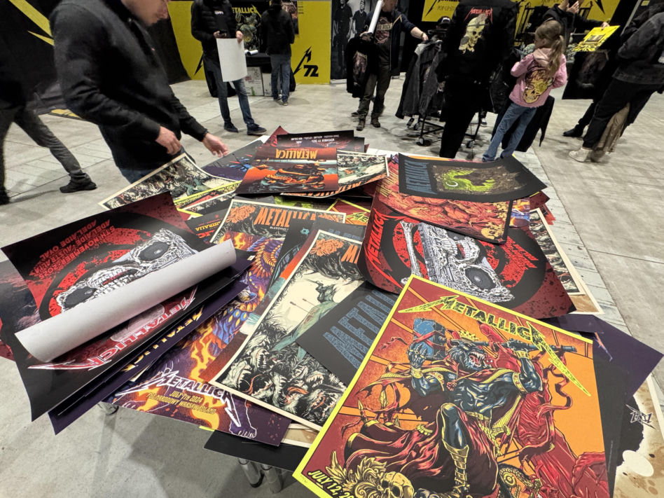 Gadżety w oficjalnym sklepie Metalliki w Katowicach