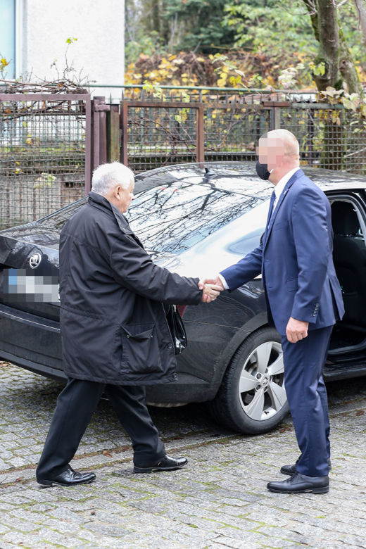 Prezesie! Załóż maseczkę!