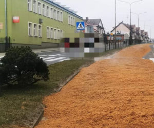 Młóto wysypało się na główną ulicę w Połczynie-Zdroju