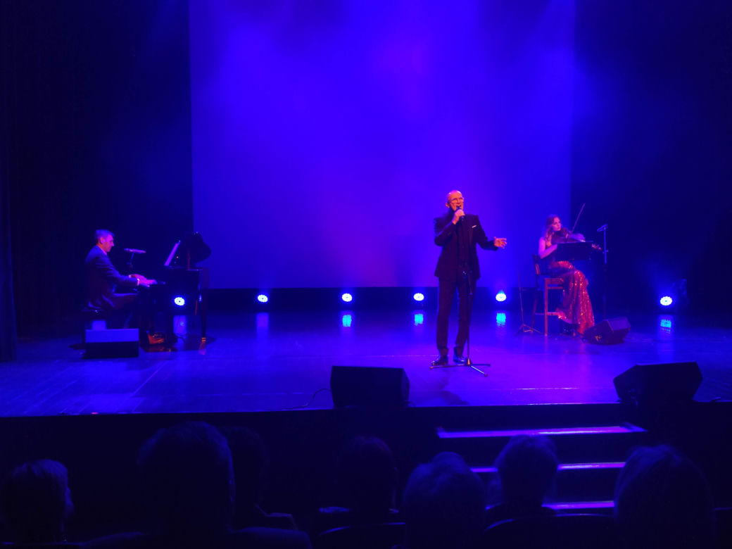ZOBACZ ZDJĘCIA z gali podsumowującej 10. Festiwal Teatrów Sztuka plus Komercja i z koncertu Roberta Rozmusa