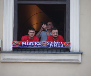 Dramat podczas fety Wisły Kraków. 11-latka trafiona petardą trafiła do szpitala