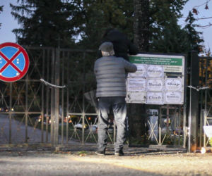 Ludzie włamują się na cmentarze 