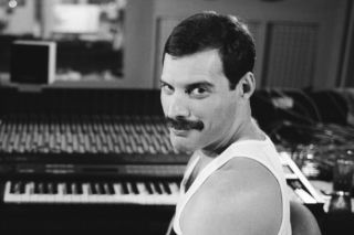 Pisz mi więcej. To nie była prośba. Tak brzmiało ostatnie polecenie Freddiego Mercury'ego dla Queen