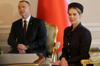 Alarm w Pałacu Prezydenckim? Notowania Nawrockiego lecą w dół