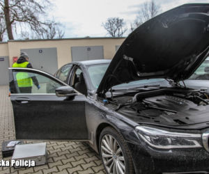 Naćpany i poszukiwany uciekał policji kradzionym drogim BMW