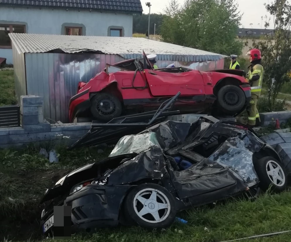 Wągrowiec: Kierowca BMW uderzył w zaparkowane auto. Zginął na miejscu