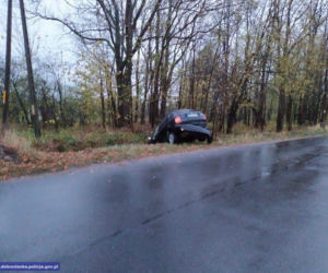 Pijany kierowca zepchnął samochód z 4-letnią dziewczynką do rowu