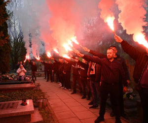 Pogrzeb Jacka Magiery: kibice odpalili race