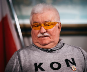 Wałęsa szuka pracy za 20 000 zł