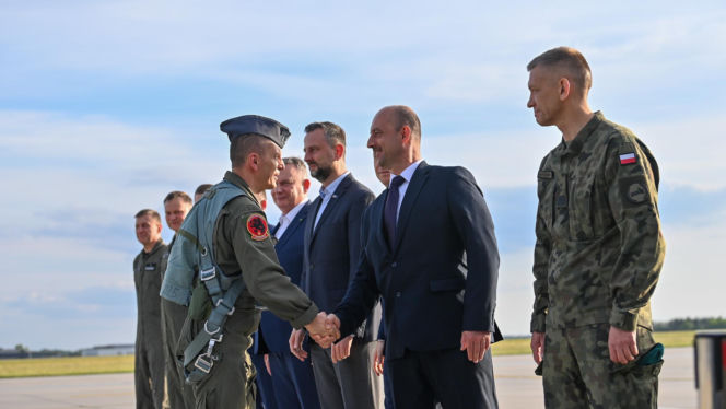 Szef MON nie krył dumy. Pierwsze F-35 już w kraju