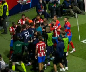 Zadyma podczas meczu Atletico - Manchester City