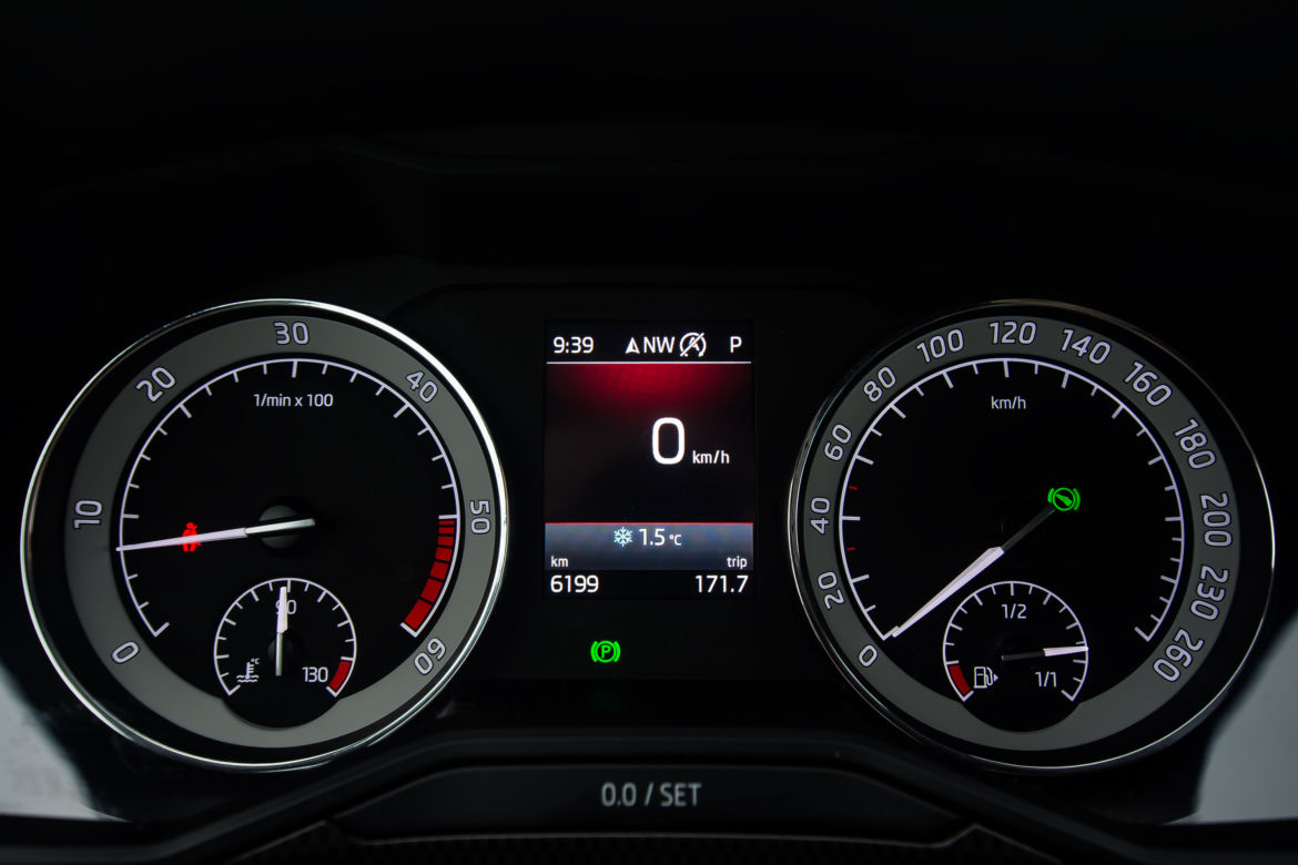 Skoda Superb Combi 2.0 TDI - wnętrze trzecia generacja