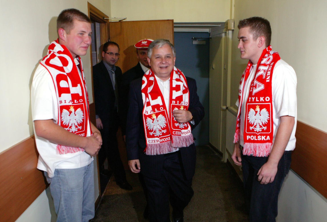 Lech Kaczyński i Jarosław Kaczyński na sportowych zdjęciach