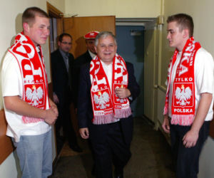 Lech Kaczyński i Jarosław Kaczyński na sportowych zdjęciach